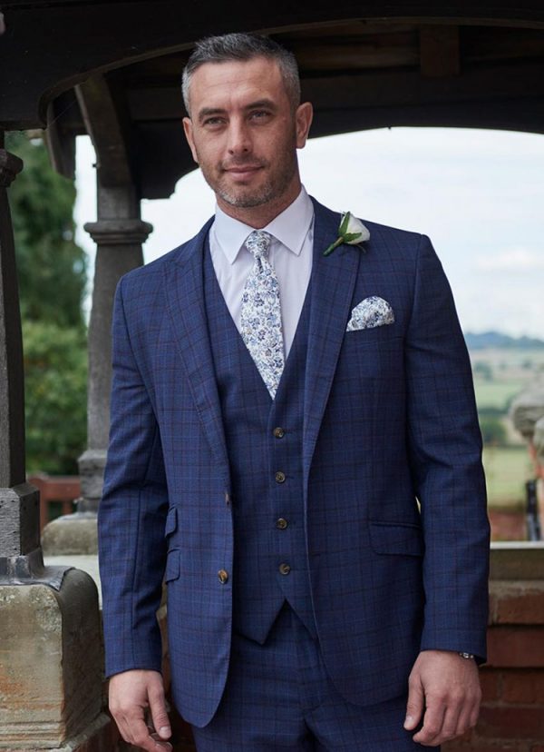 Alveley Lounge Suit, for those looking for something different that combines both modern and traditional.